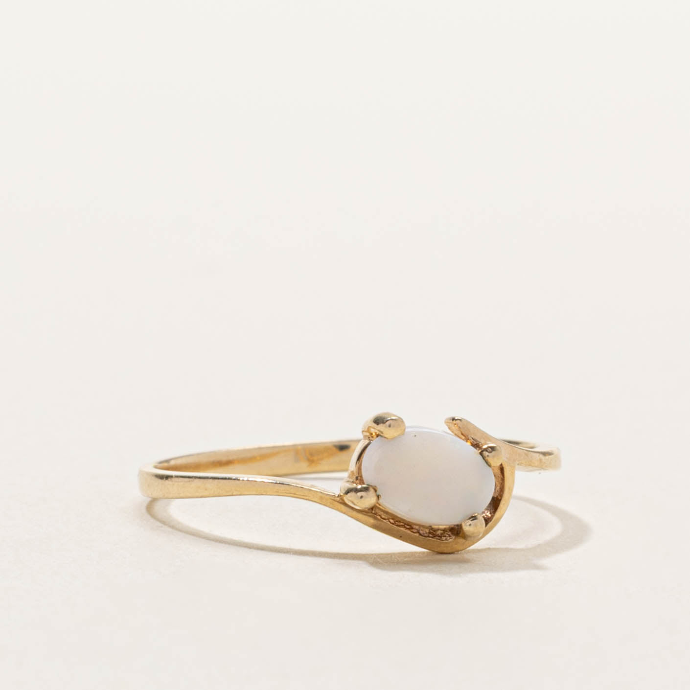 10k Solitaire Opal Sweeping Ring | SZ 6.75
