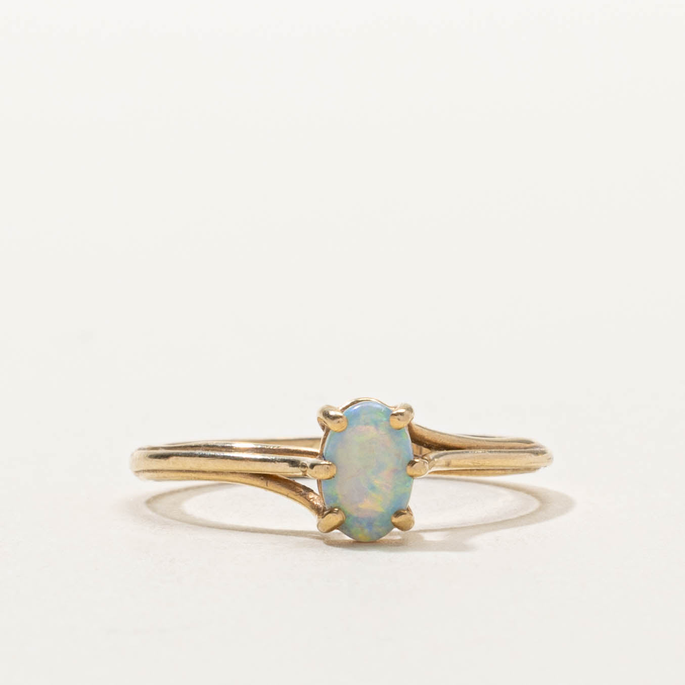 10k Opal Grooved Split Shank Ring | SZ 5.75