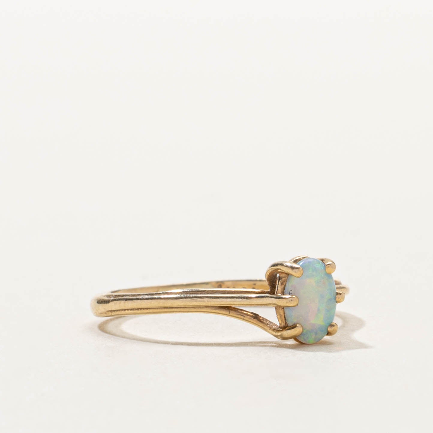 10k Opal Grooved Split Shank Ring | SZ 5.75