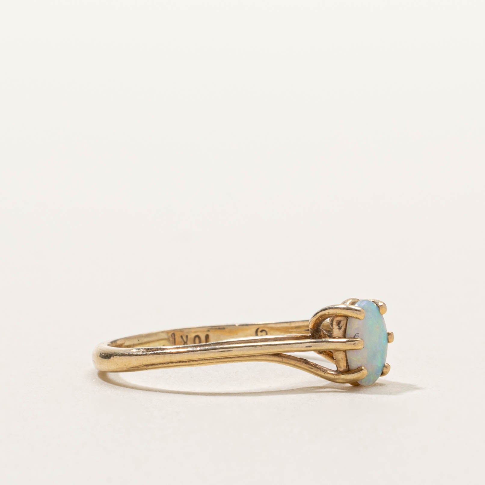10k Opal Grooved Split Shank Ring | SZ 5.75