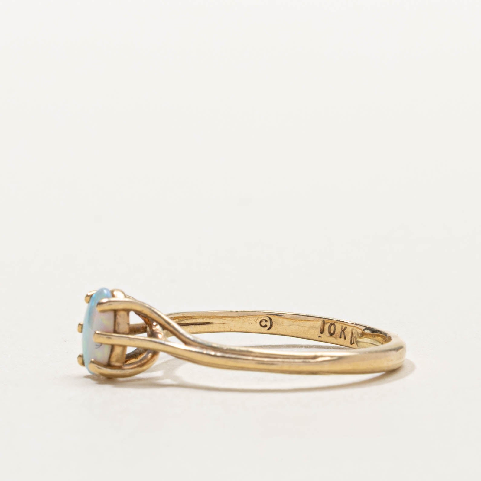 10k Opal Grooved Split Shank Ring | SZ 5.75