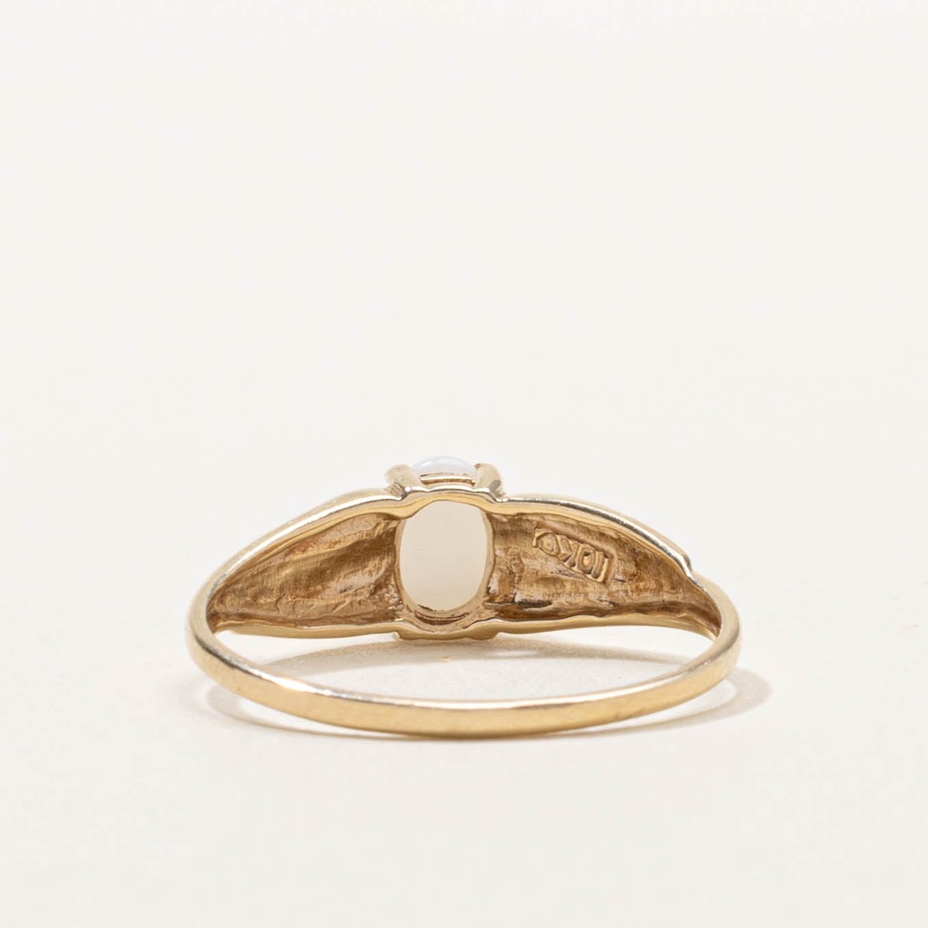 10k Solitaire Opal Grooved Ring | SZ 6.75
