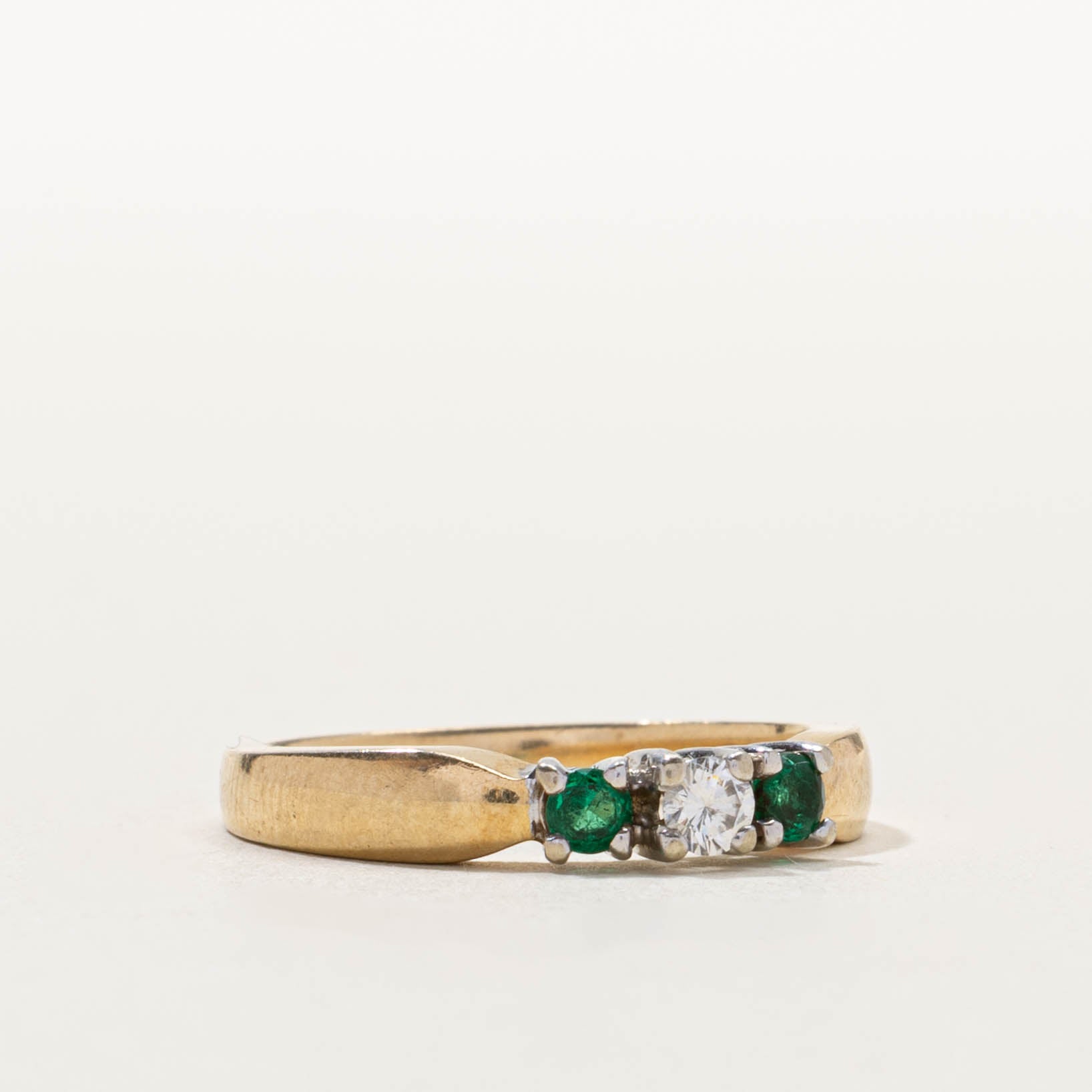 14k Three Stone Emerald & Diamond Reverse Tapered Ring | SZ 6.25