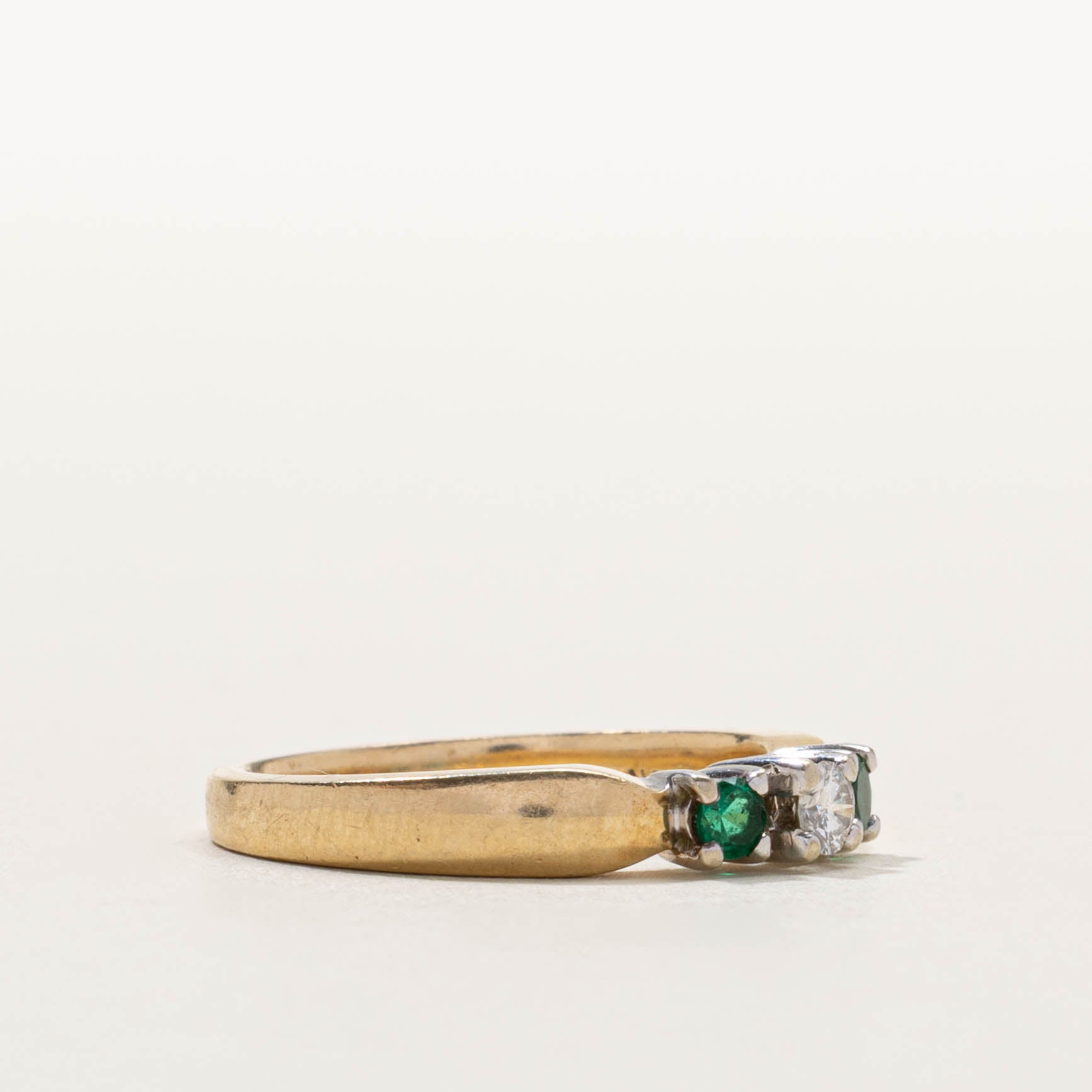 14k Three Stone Emerald & Diamond Reverse Tapered Ring | SZ 6.25