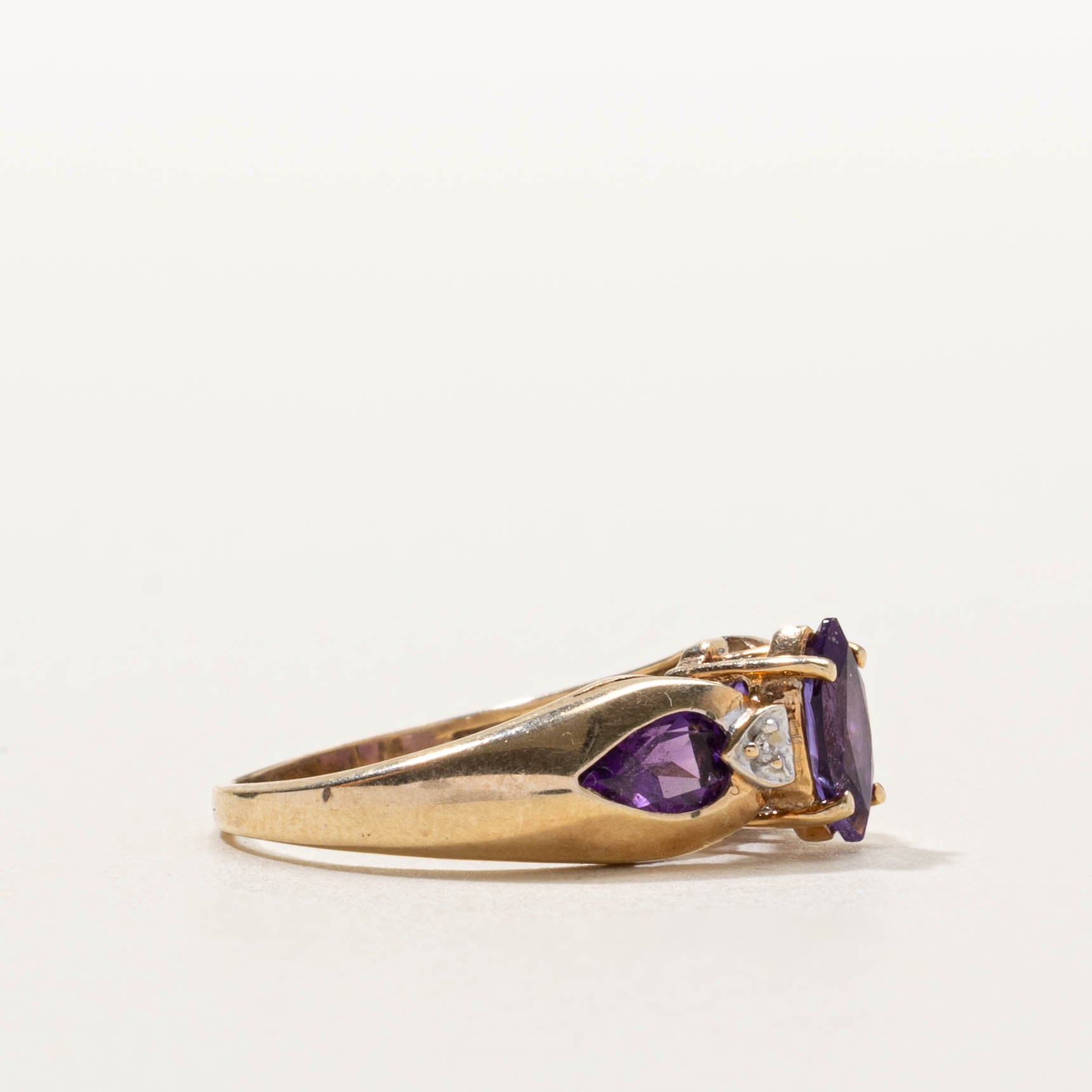 10k Flush Set Amethyst & Diamond Tapered Ring | SZ 6