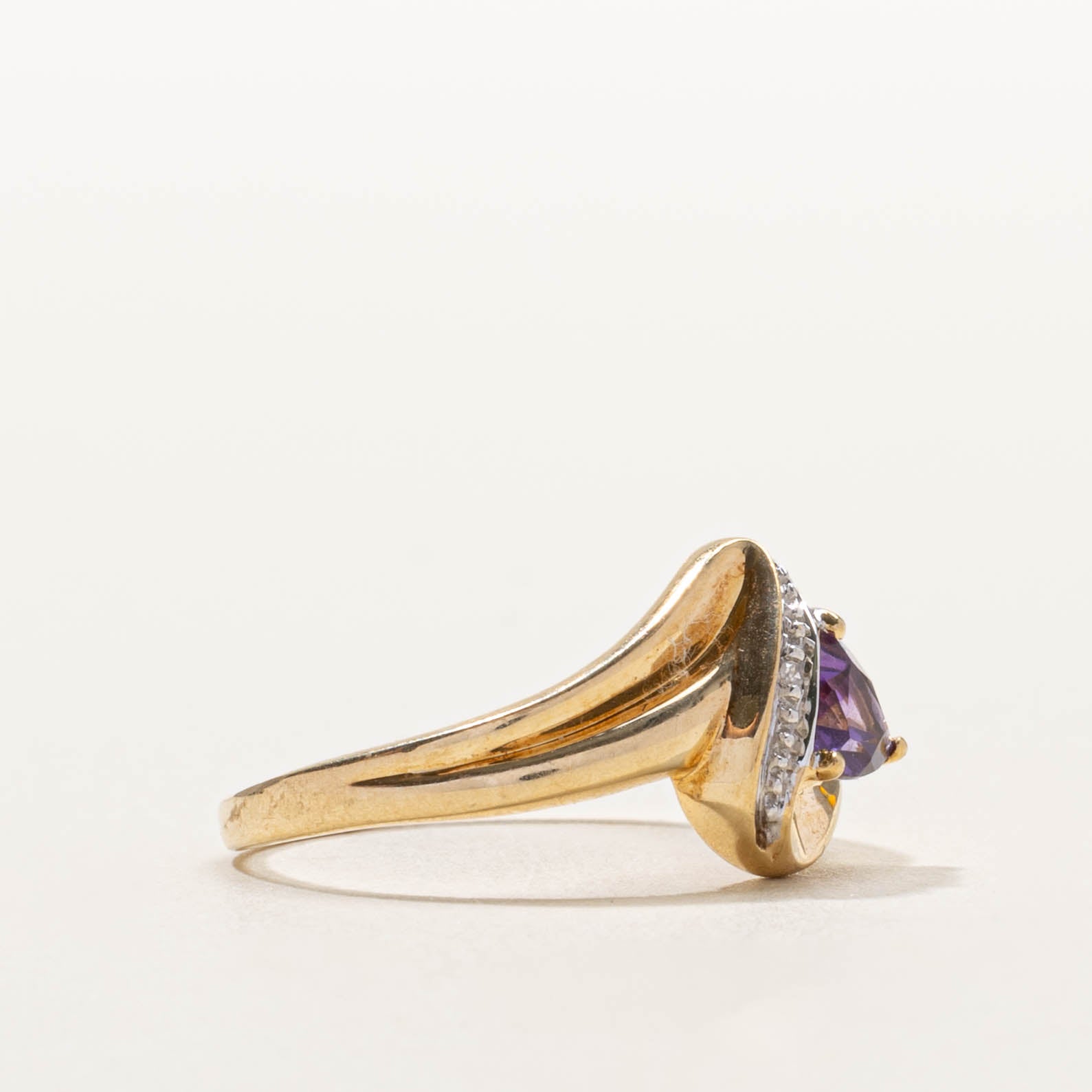 10k Trillion Cut Amethyst & Diamond Wave Ring | SZ 7