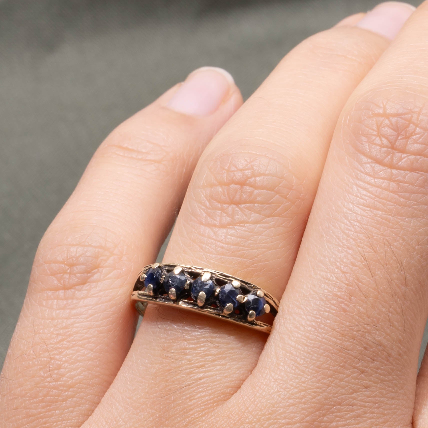 1979 London Five Stone Sapphire Split Shank Ring | SZ 7.25