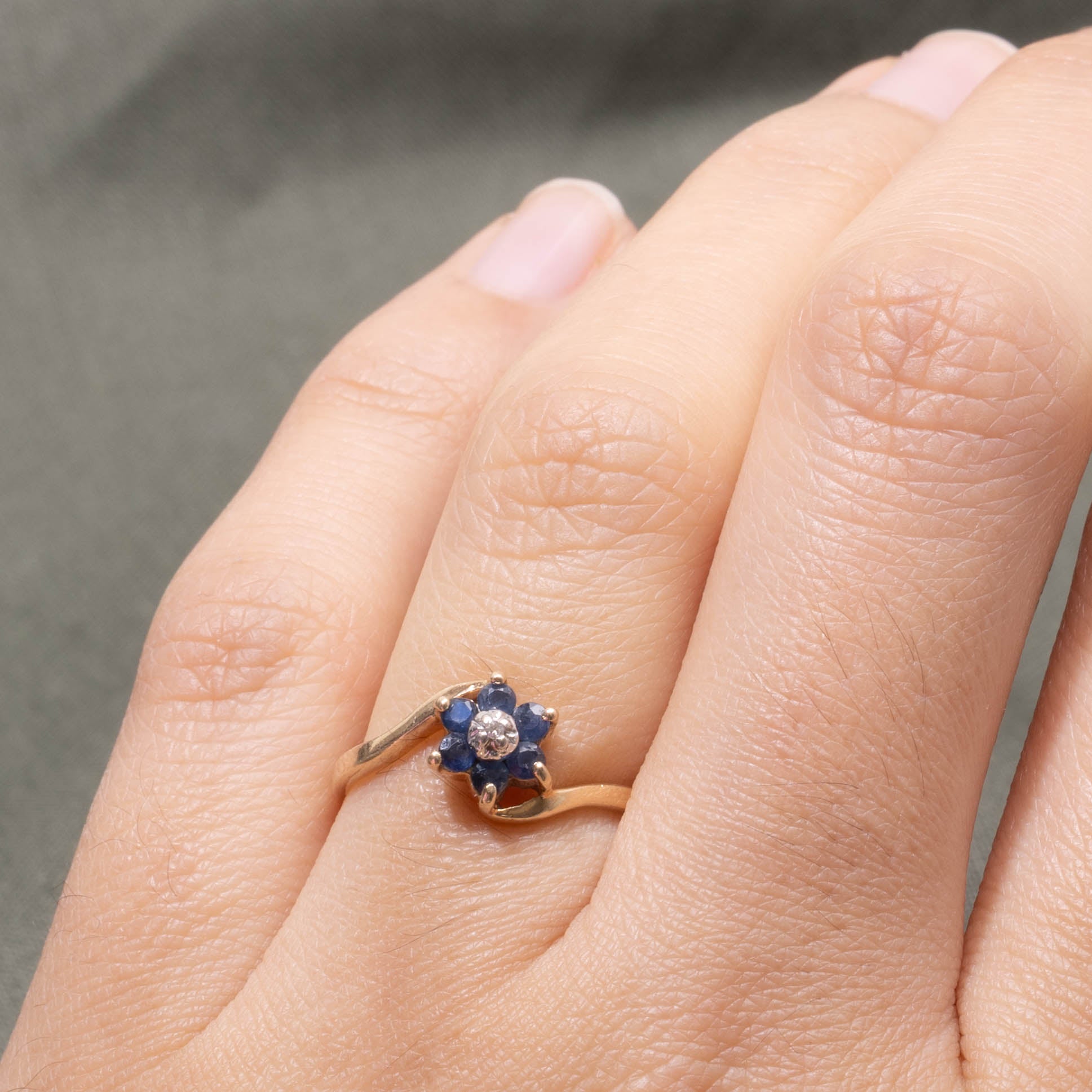 10k Sapphire Daisy Cluster Bypass Ring | SZ 6.25