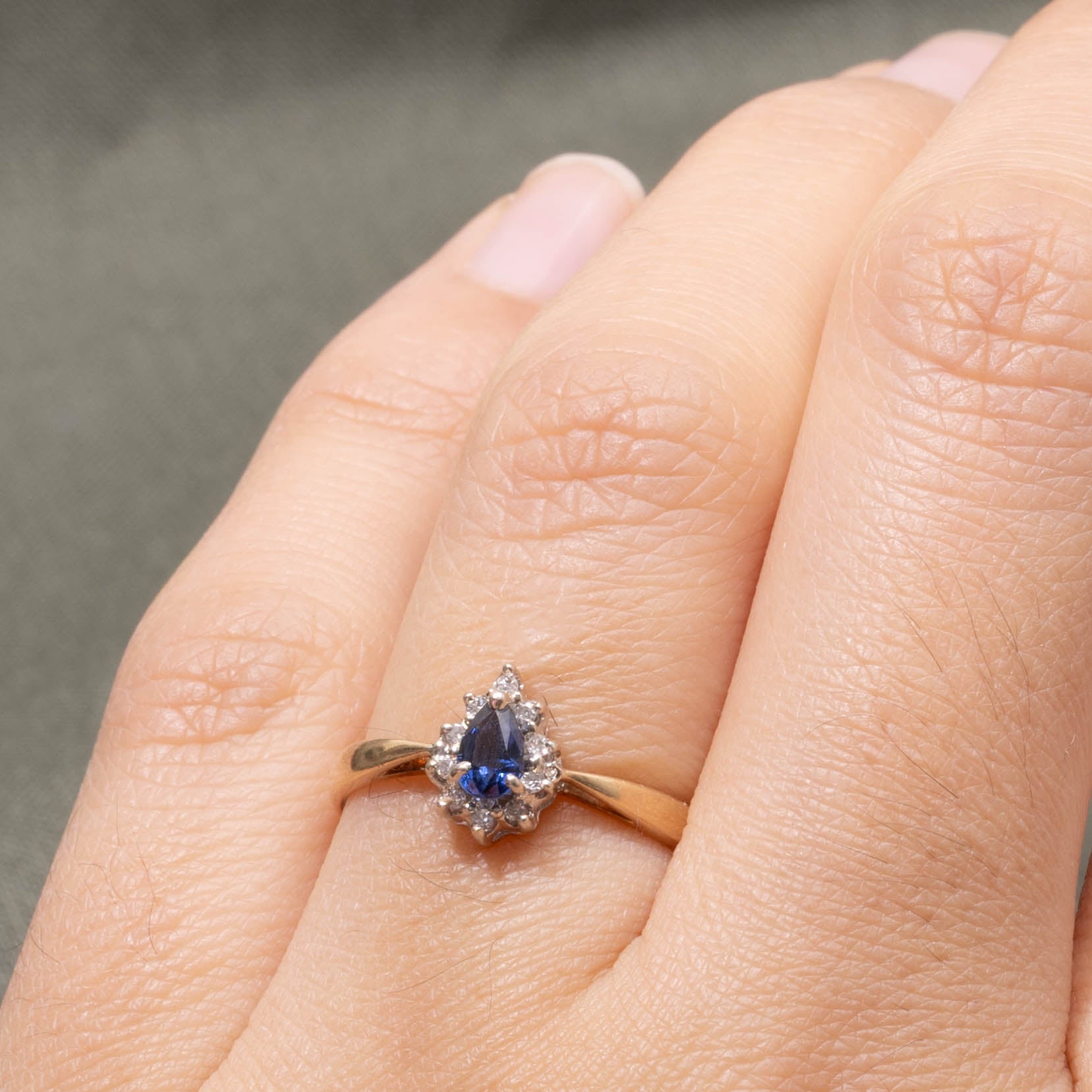 10k Sapphire & Diamond Petal Tapered Ring | SZ 6.25