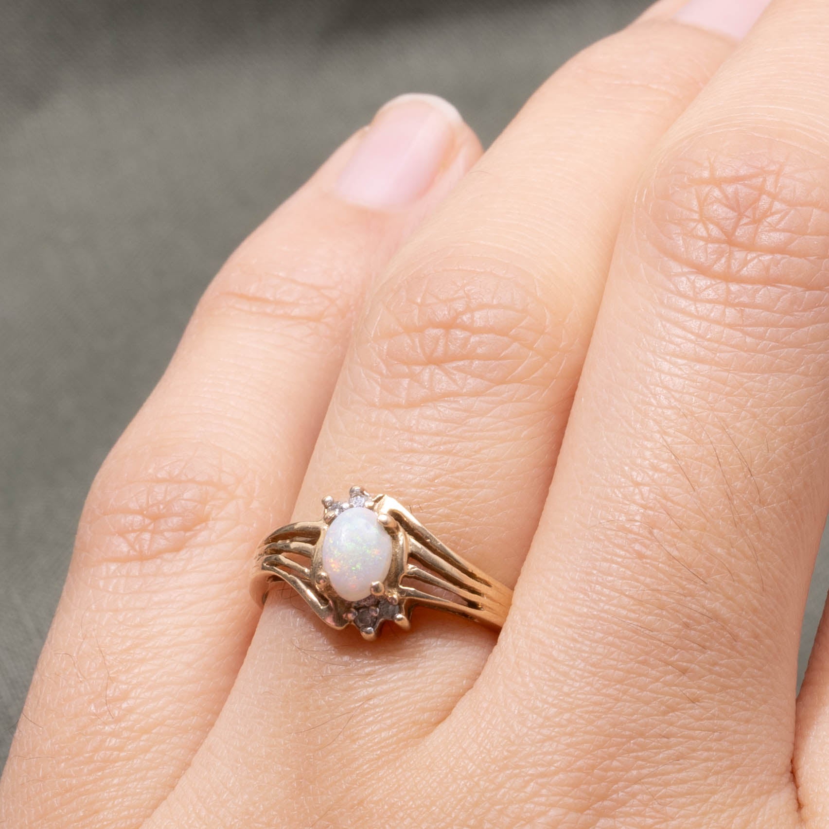 10k Opal & Diamond Split Shank Ring | SZ 6
