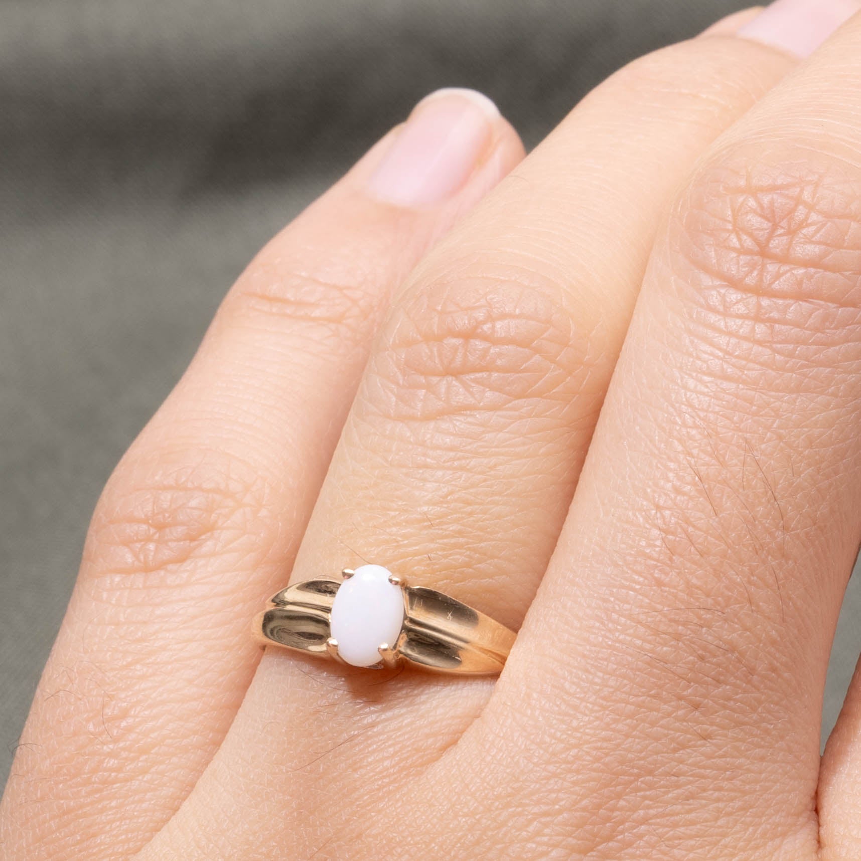 10k Solitaire Opal Grooved Ring | SZ 6.75