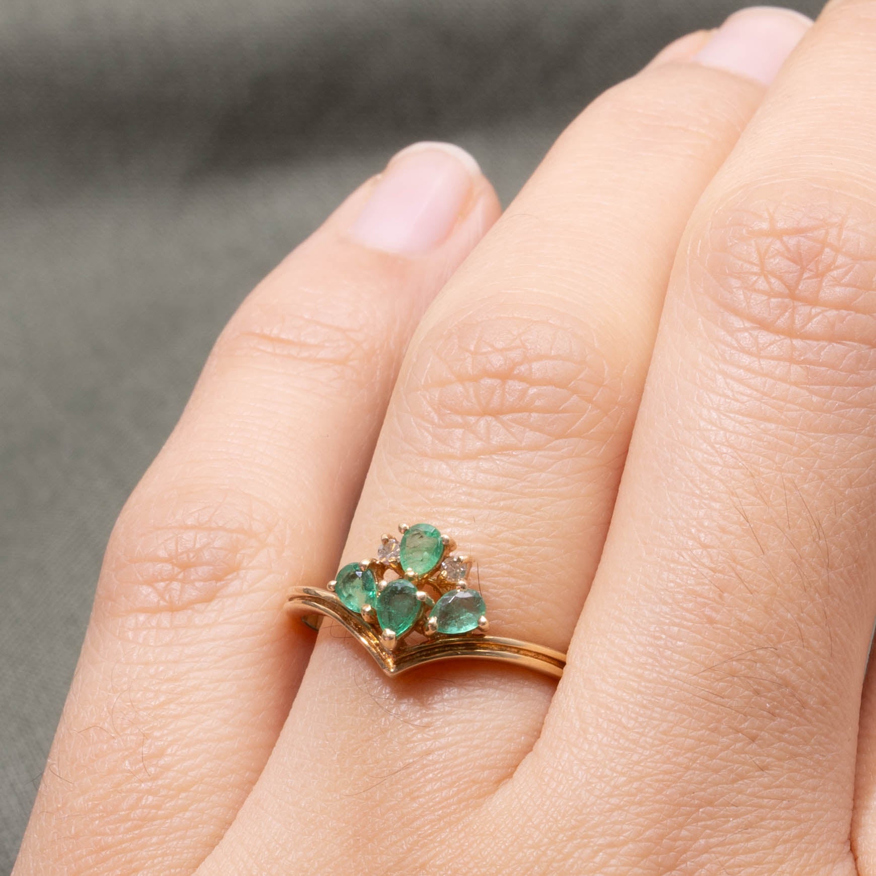 14k Pear Cut Emerald Tiara Chevron Ring | SZ 7.5