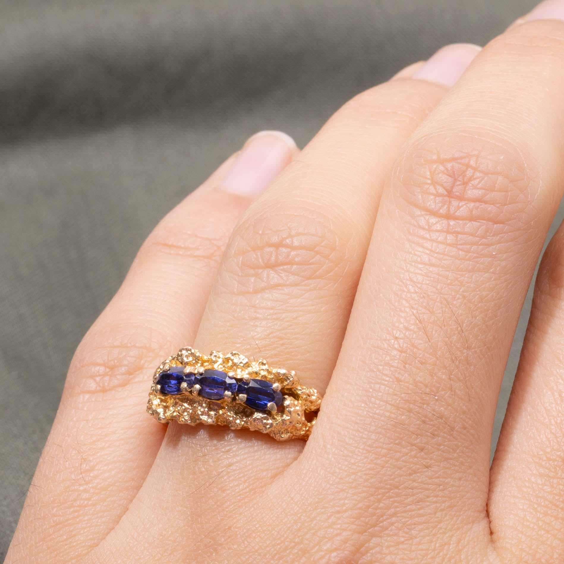 Vintage Canadian Three Stone Synthetic Sapphire Nuggety Ring | SZ 7