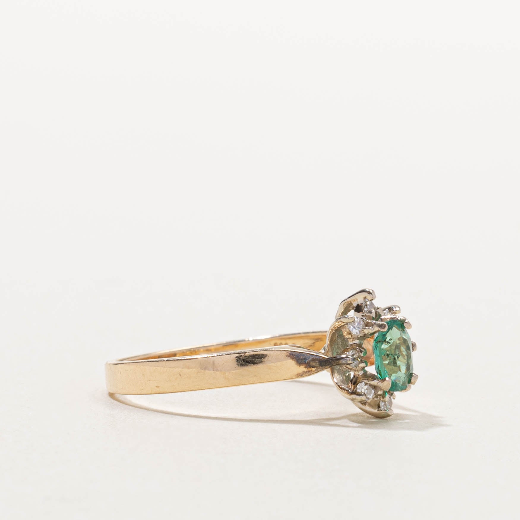 14k Emerald & Diamond Petal Halo Ring | 0.40ct, 0.08ctw | SZ 6.75