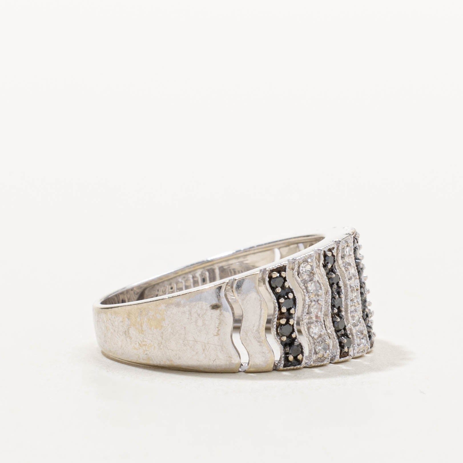 10k Wavy Multi Row Black & White Diamond Band | 0.22ctw | SZ 7