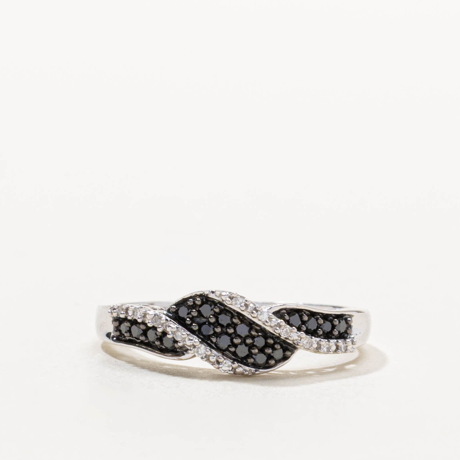 14k Black & White Diamond Twisted Ring | 0.22ctw | SZ 6.25