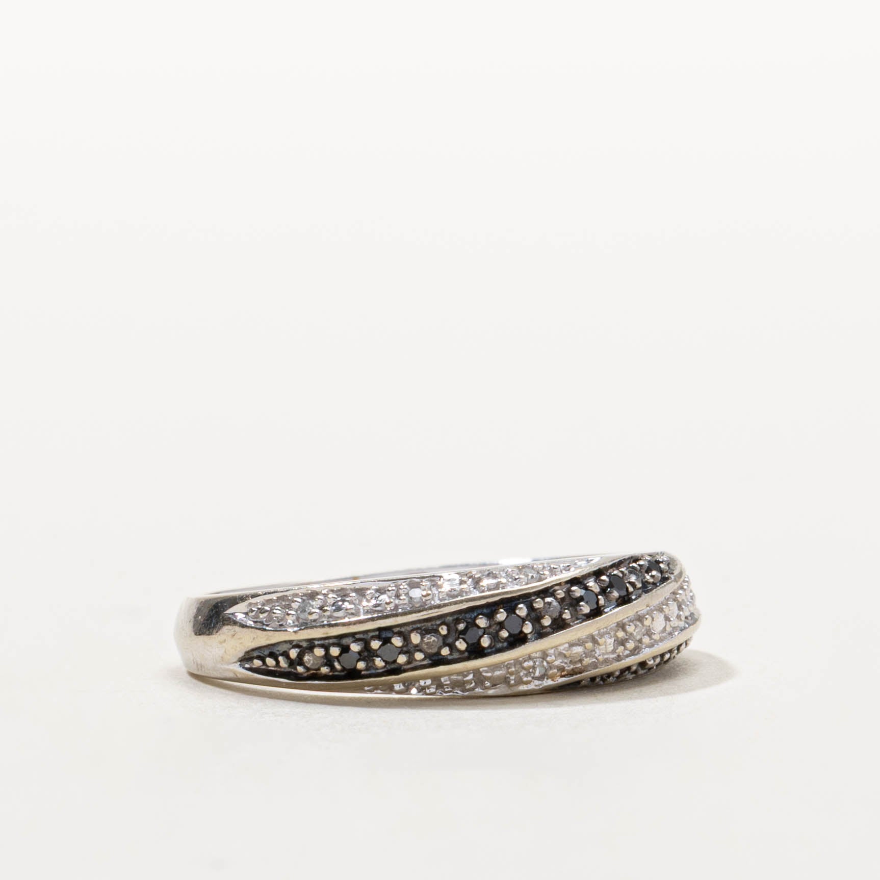 10k Black & White Diamond Diagonal Multi Row Ring | 0.15ctw | SZ 7.25