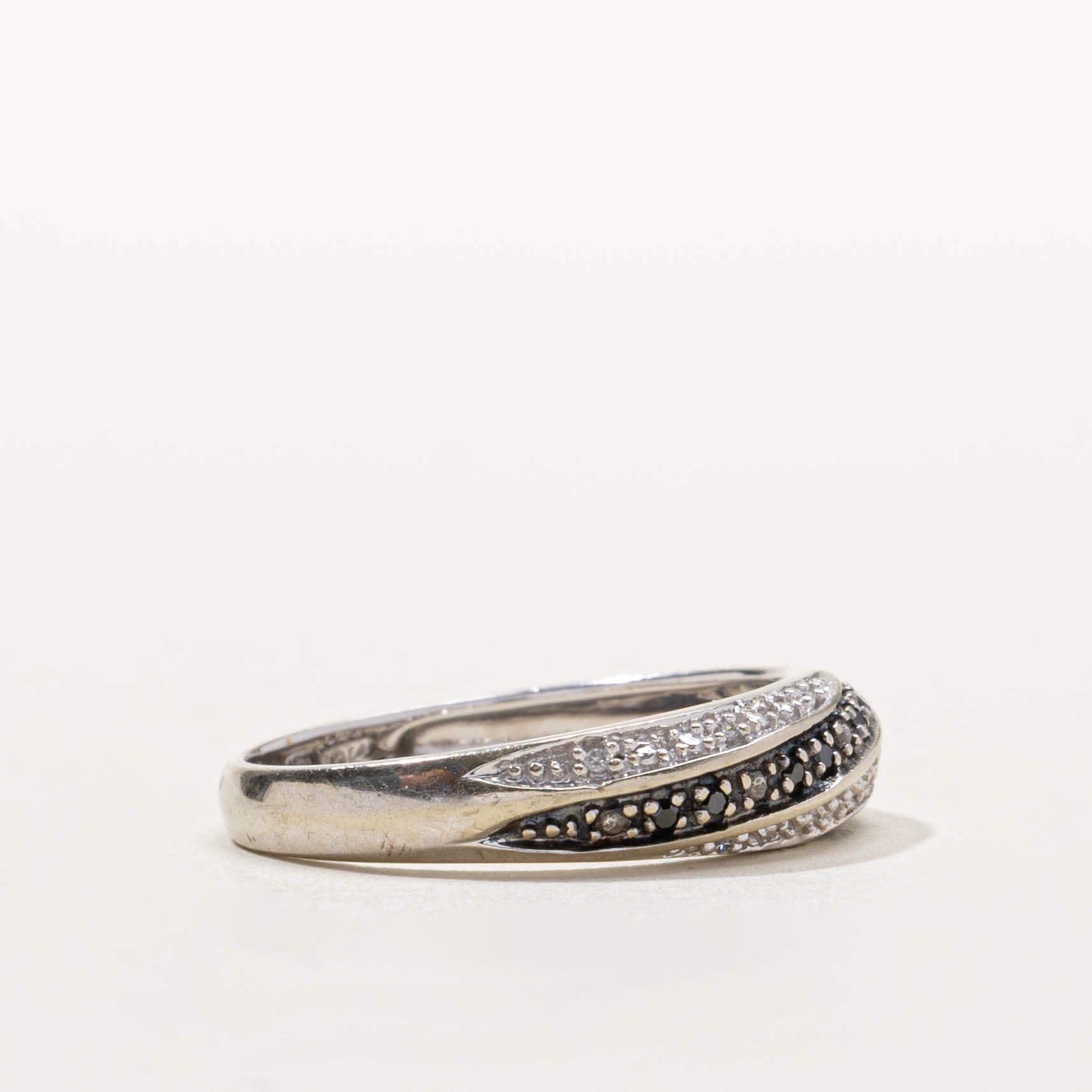 10k Black & White Diamond Diagonal Multi Row Ring | 0.15ctw | SZ 7.25