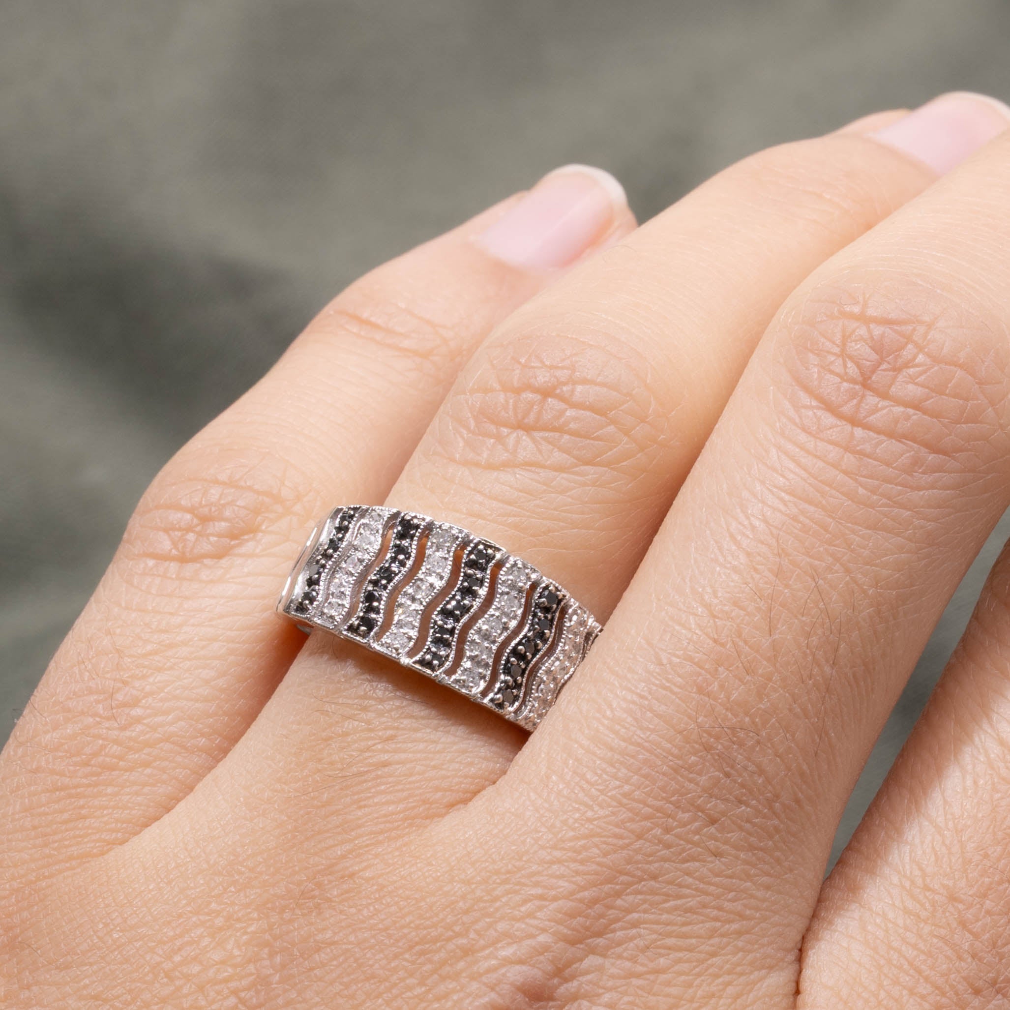 10k Wavy Multi Row Black & White Diamond Band | 0.22ctw | SZ 7