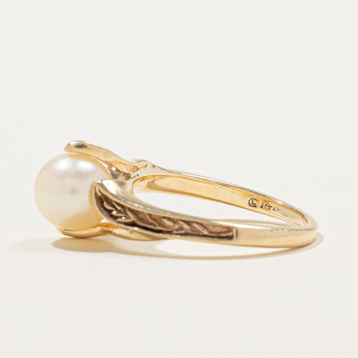 14k Solitaire Cultured Pearl Scrollwork & Engraved Bypass Ring | SZ 6.25