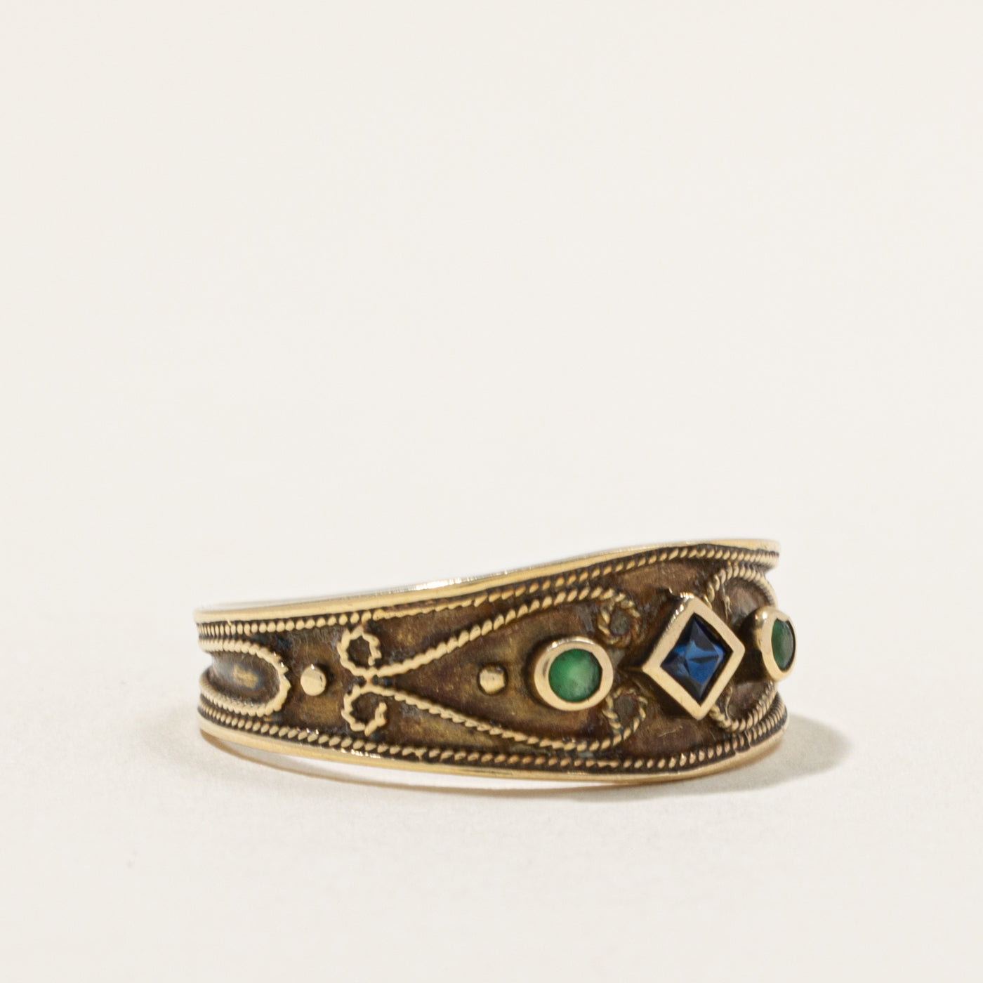 Three Stone Textured Scrollwork Tapered Band | 0.30ctw | SZ 9