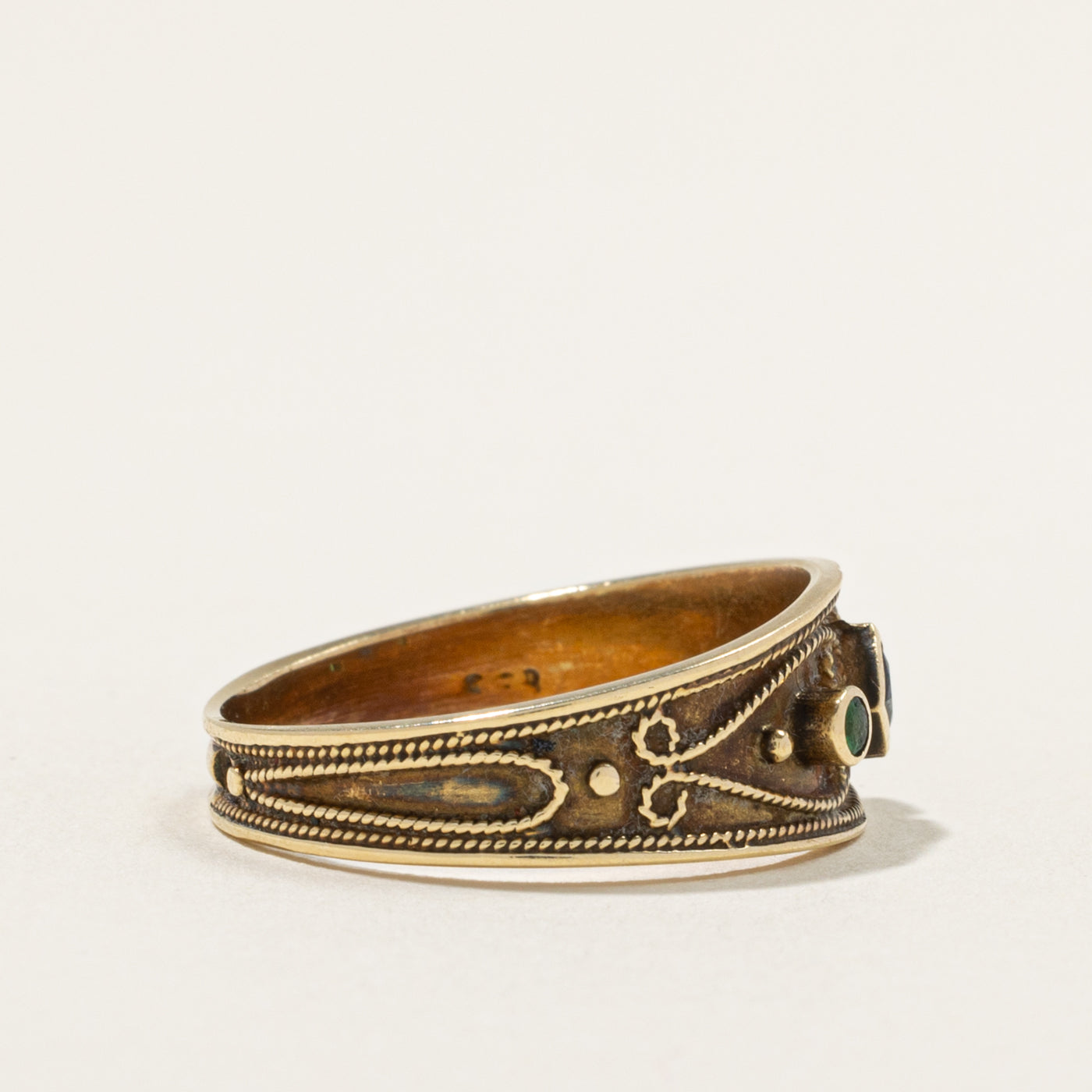 Three Stone Textured Scrollwork Tapered Band | 0.30ctw | SZ 9