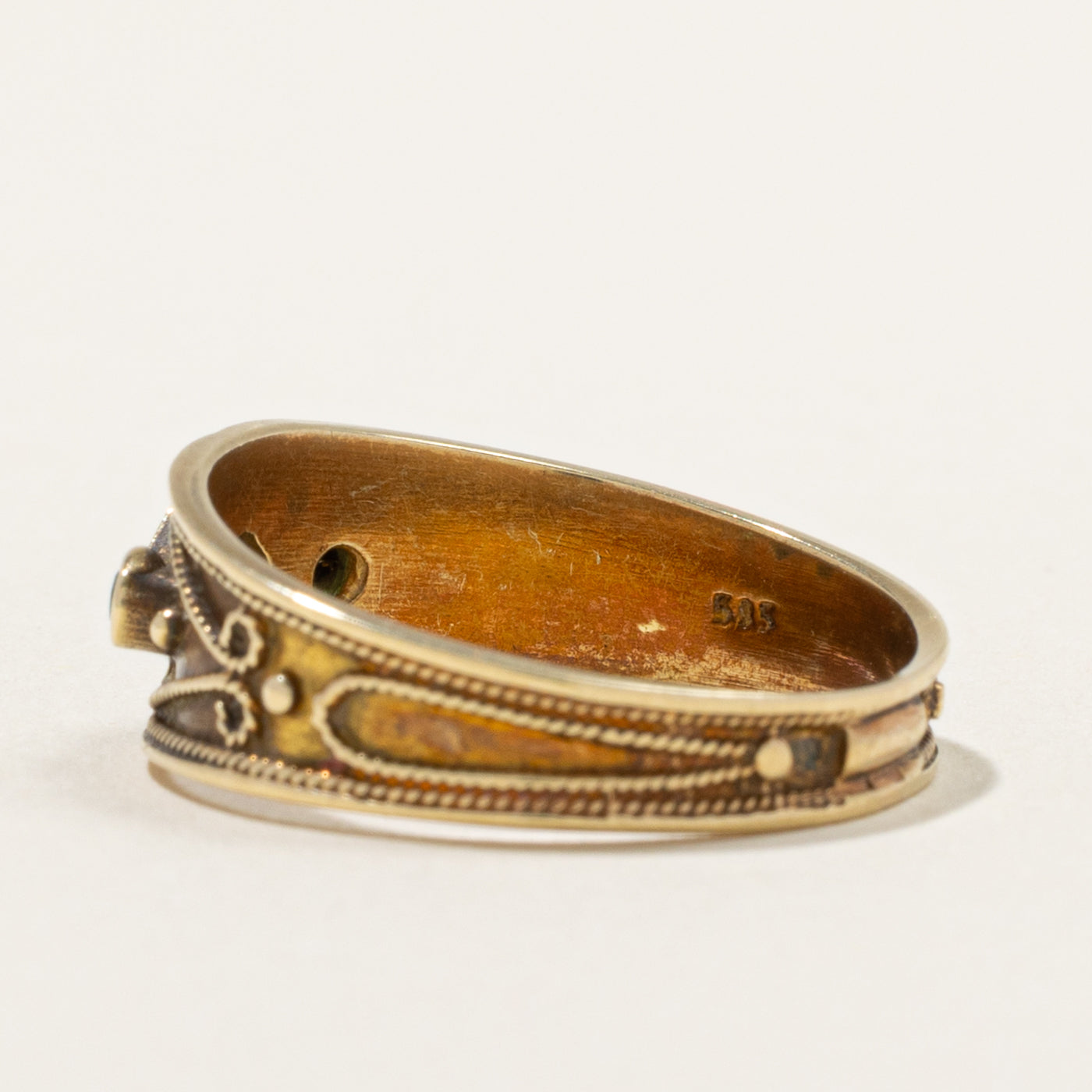 Three Stone Textured Scrollwork Tapered Band | 0.30ctw | SZ 9