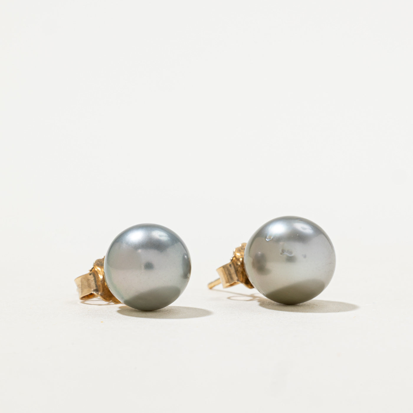 14k Grey Pearl Studs