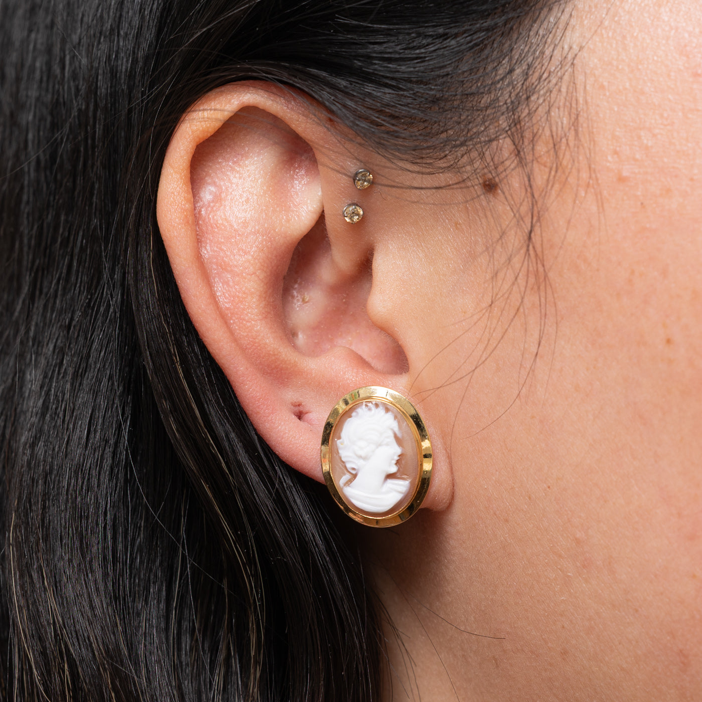18k Shell Cameo Earrings | 6.00ctw