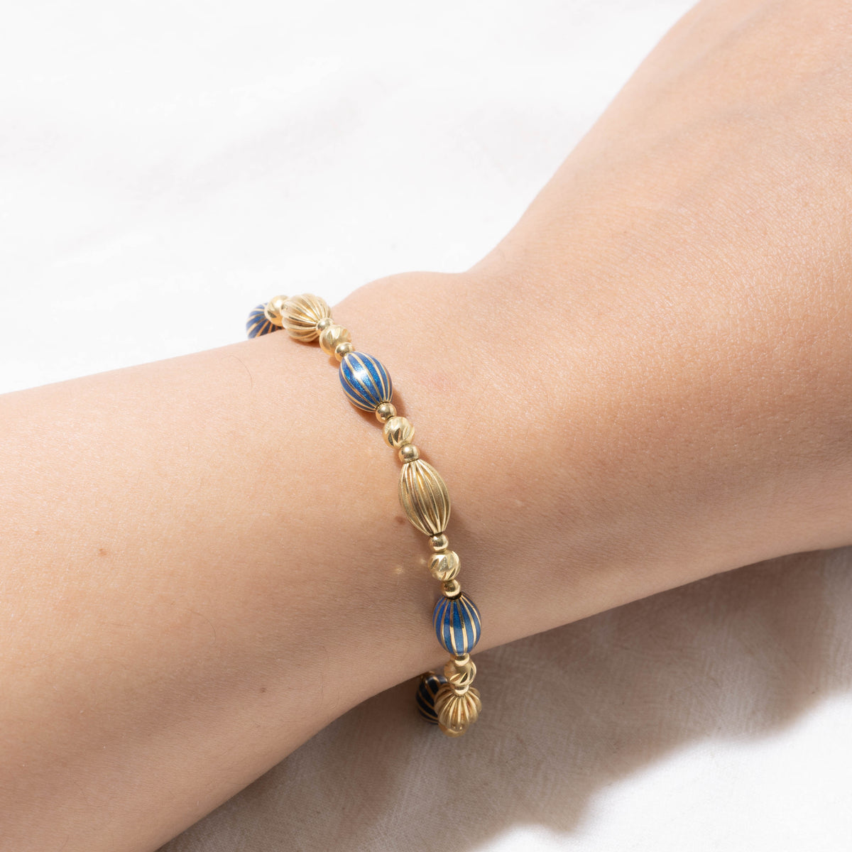 18k Yellow Gold Enamel & Grooved Bead Chain Bracelet | 7.25"