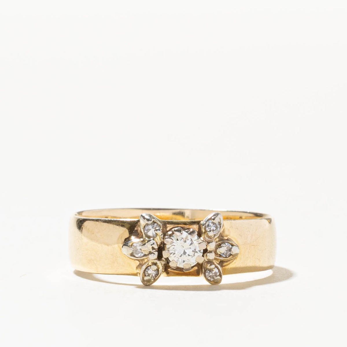 14k Diamond Petal Accented Ring | 0.14ctw | SZ 8