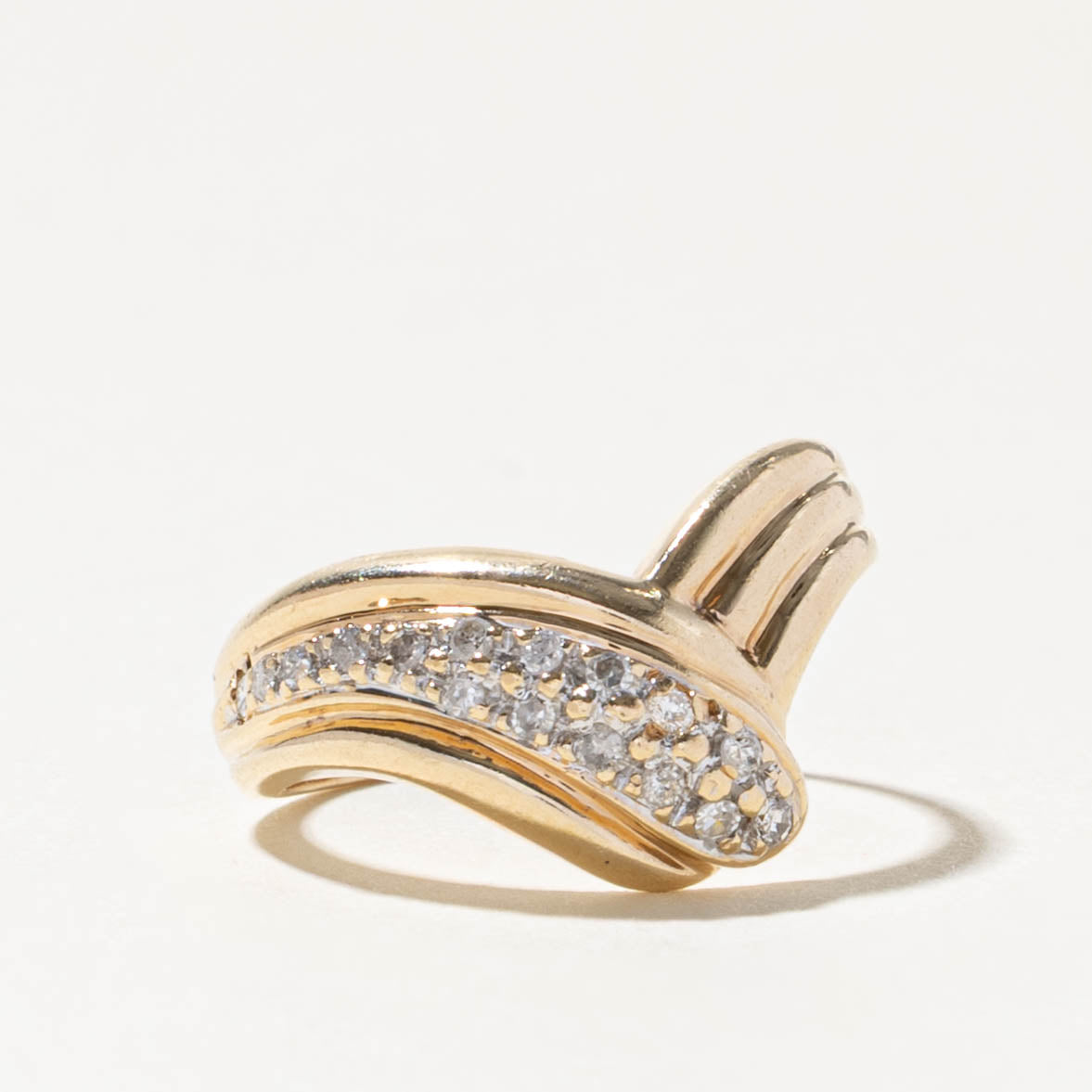 10k Diamond Accented Grooved Chevron Ring | 0.12ctw | SZ 5