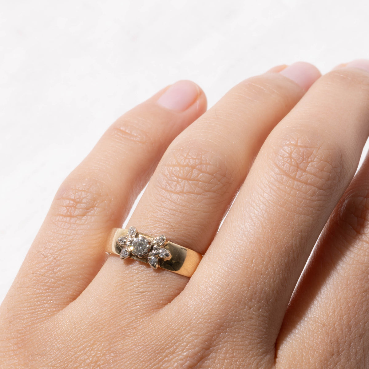 14k Diamond Petal Accented Ring | 0.14ctw | SZ 8