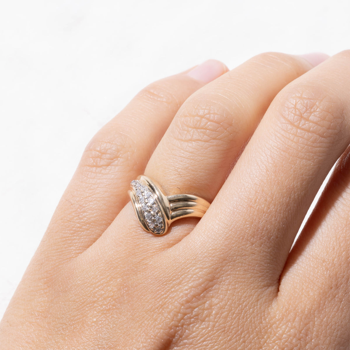 10k Diamond Accented Grooved Chevron Ring | 0.12ctw | SZ 5