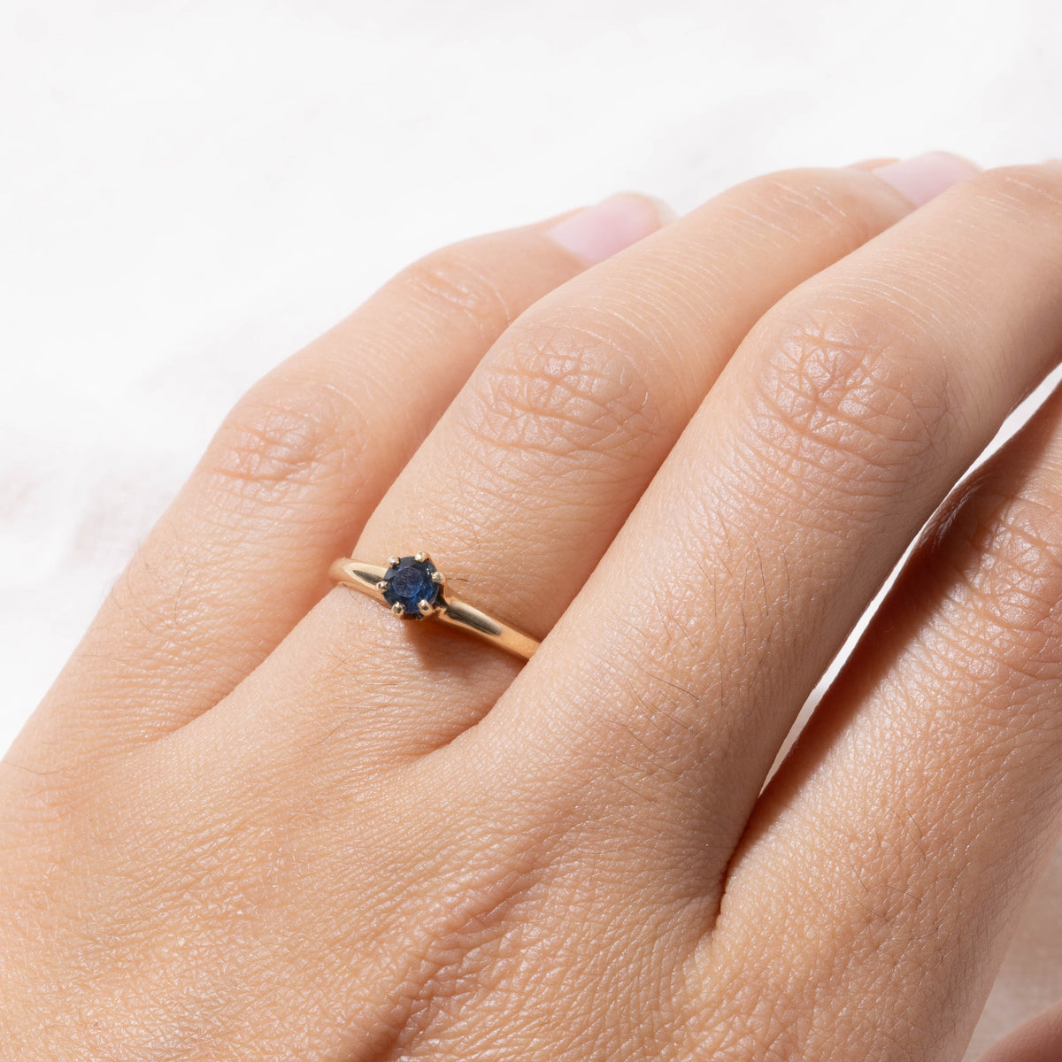 14k Solitaire Round Cut Sapphire Ring | SZ 6