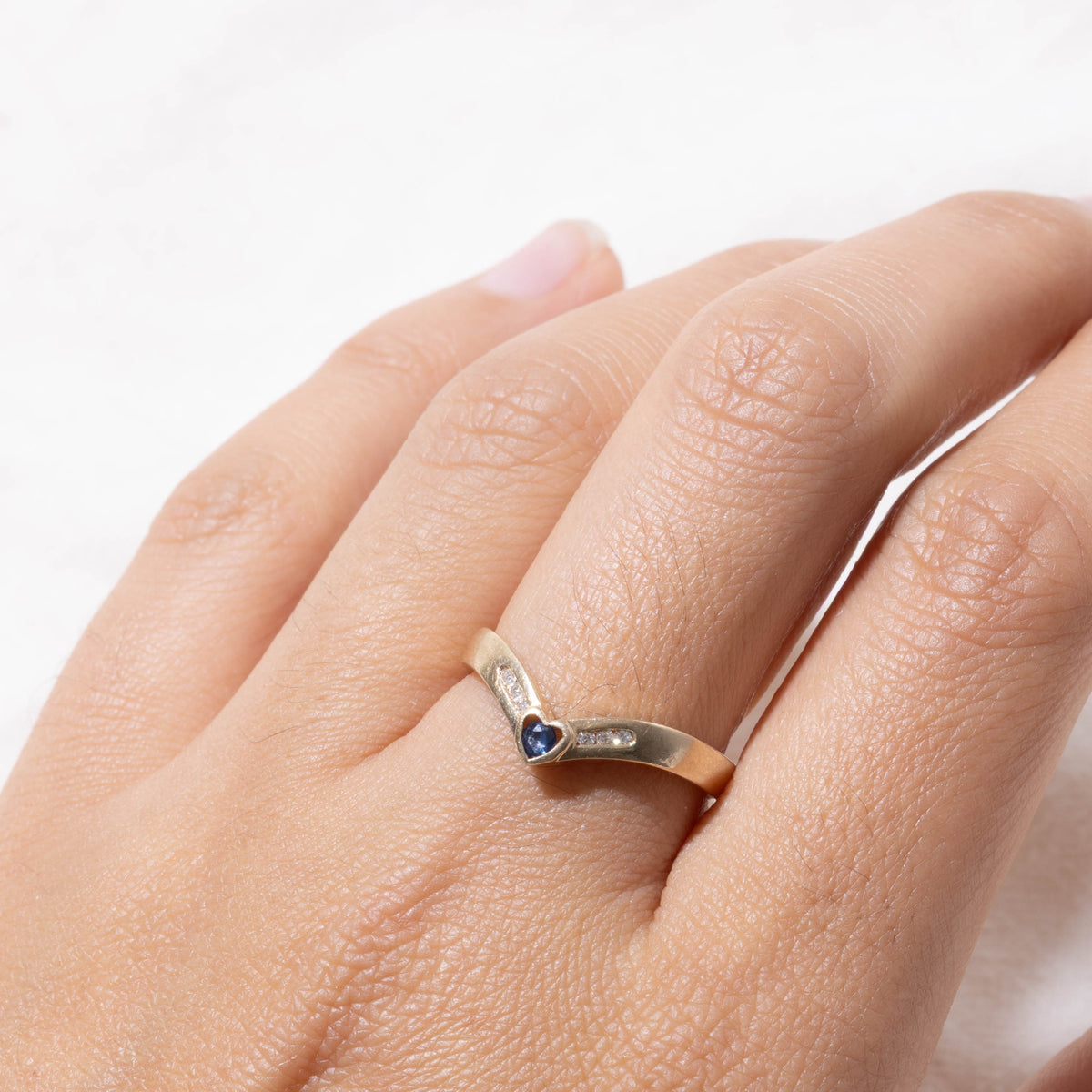 10k Channel Set Sapphire & Diamond Heart Chevron Ring | SZ 8