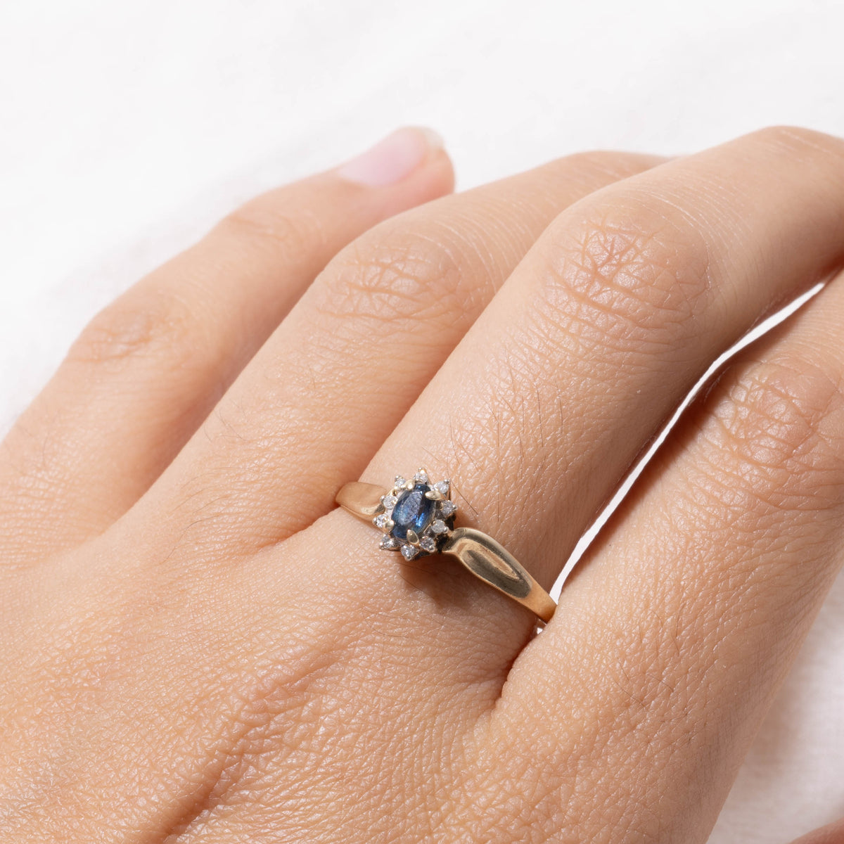 10k Oval Cut Sapphire & Diamond Halo Floral Ring | SZ 10