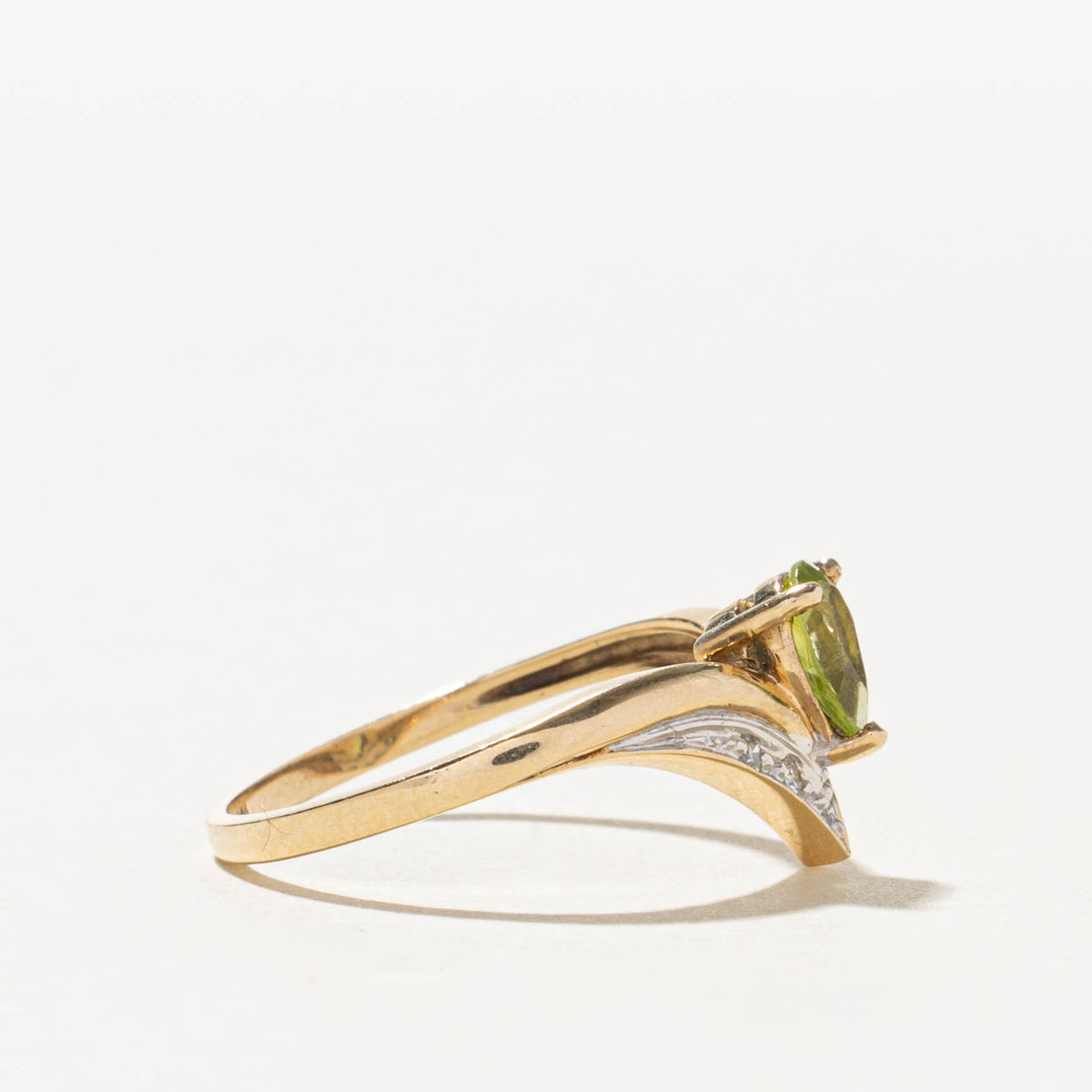 10k Peridot & Diamond Accented Chevron Ring | SZ 6.25