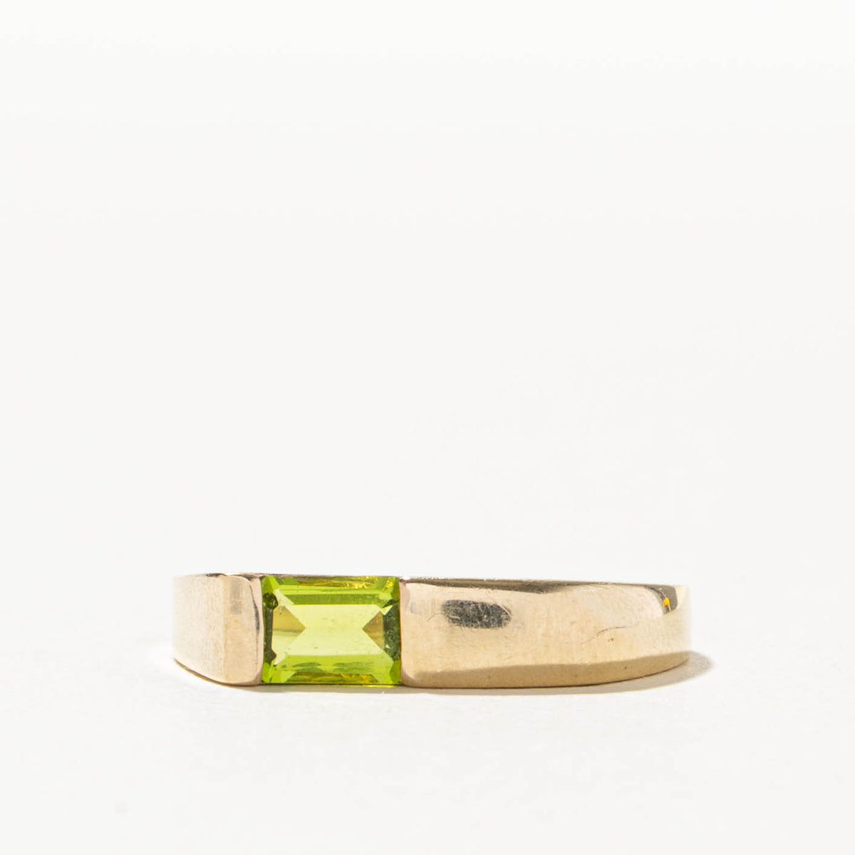 10k East West Corner Set Peridot Ring | SZ 6