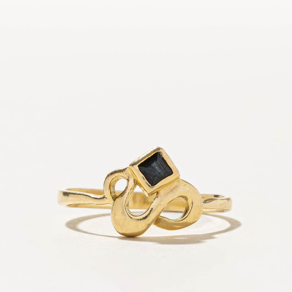 18k Bezel Set Sapphire Scrollwork Wave Ring | SZ 7.5