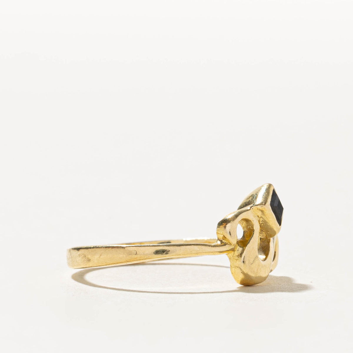 18k Bezel Set Sapphire Scrollwork Wave Ring | SZ 7.5