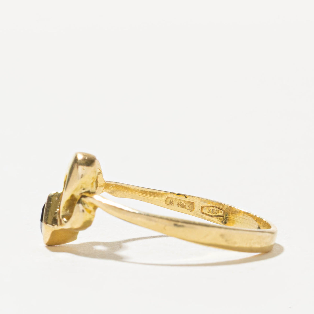 18k Bezel Set Sapphire Scrollwork Wave Ring | SZ 7.5