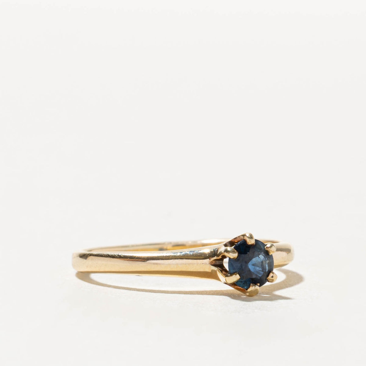 14k Solitaire Round Cut Sapphire Ring | SZ 6