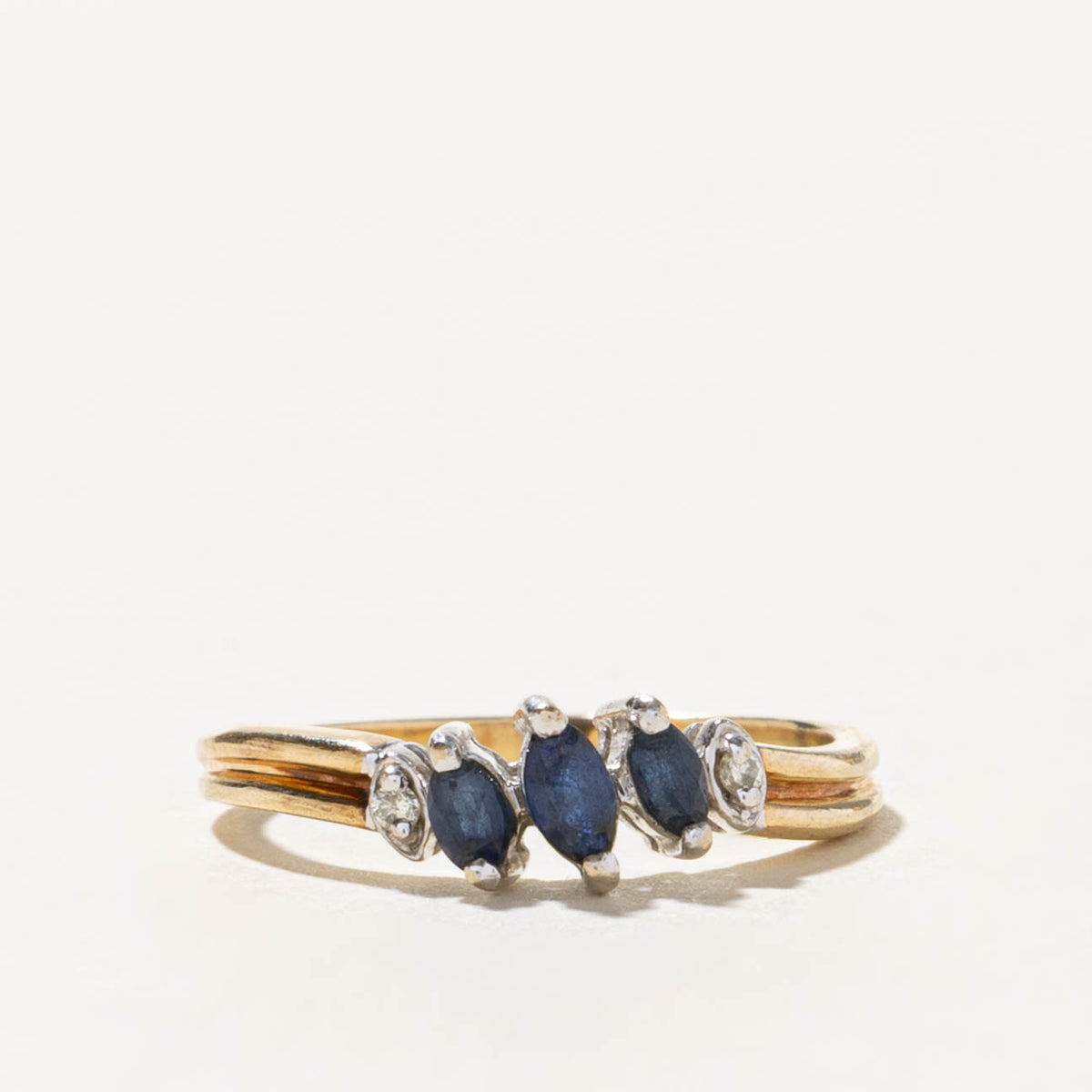 10k Three Stone Sapphire & Diamond Grooved Ring | SZ 4.5