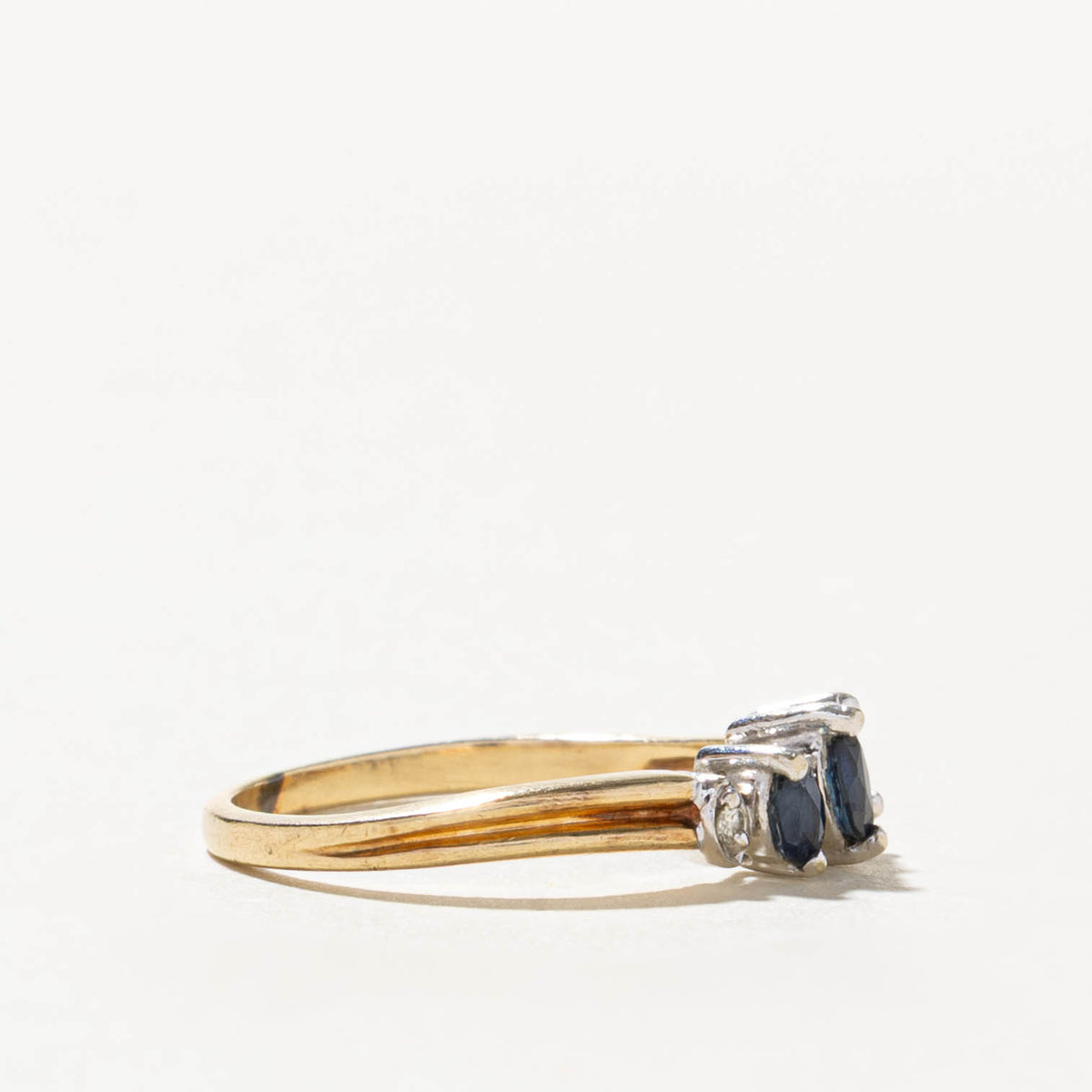 10k Three Stone Sapphire & Diamond Grooved Ring | SZ 4.5