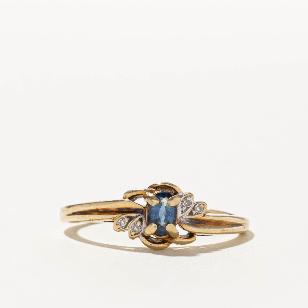 10k Sapphire & Diamond Grooved Floral Ring | SZ 8.5