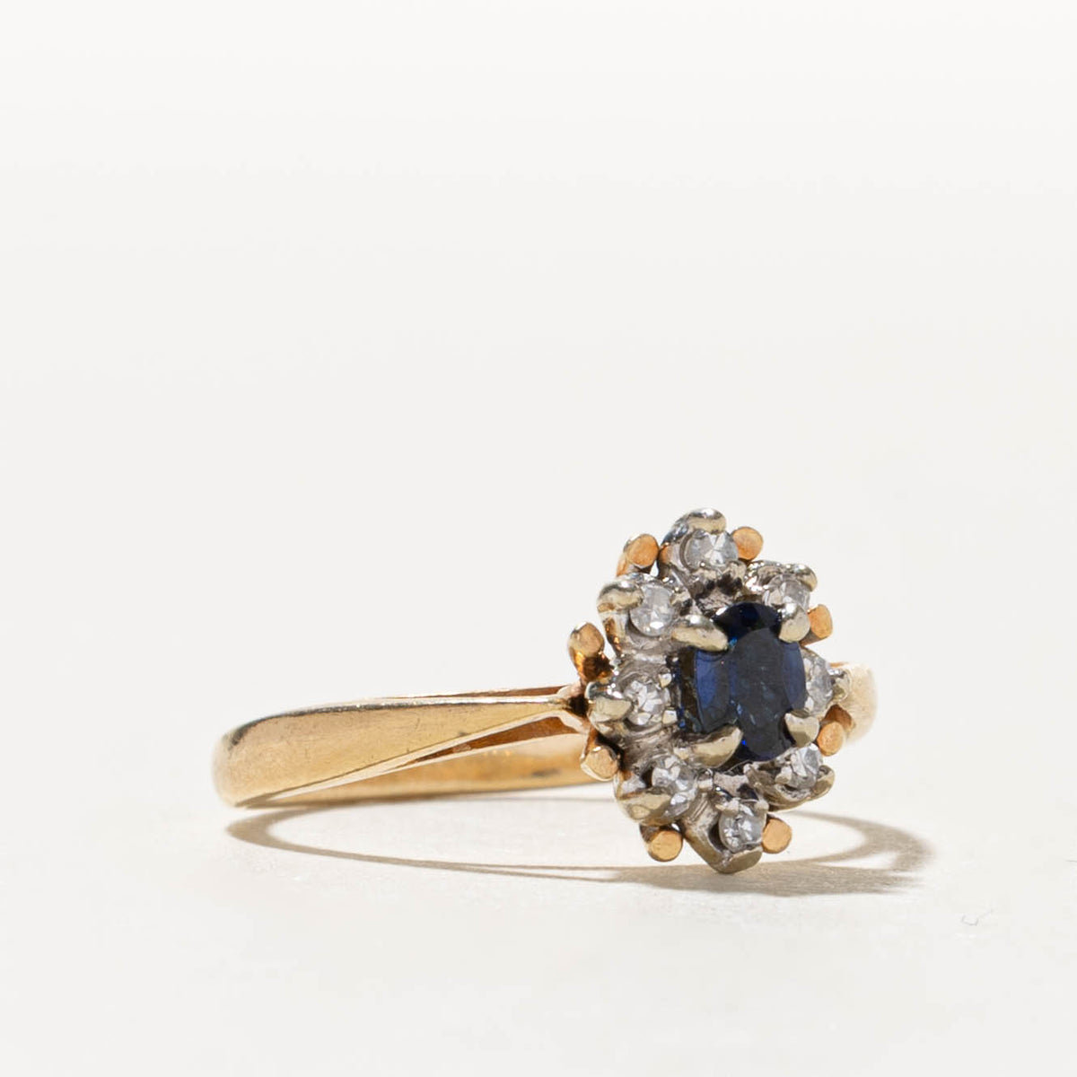 10k Oval Cut Sapphire & Diamond Petal Halo Ring | SZ 4.25