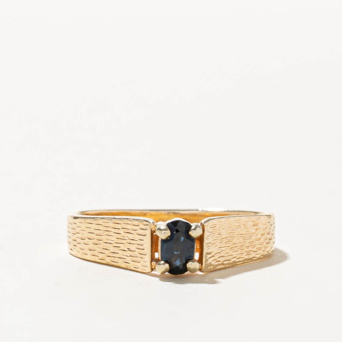 14k Oval Cut Sapphire Textured Ring | SZ 7.5