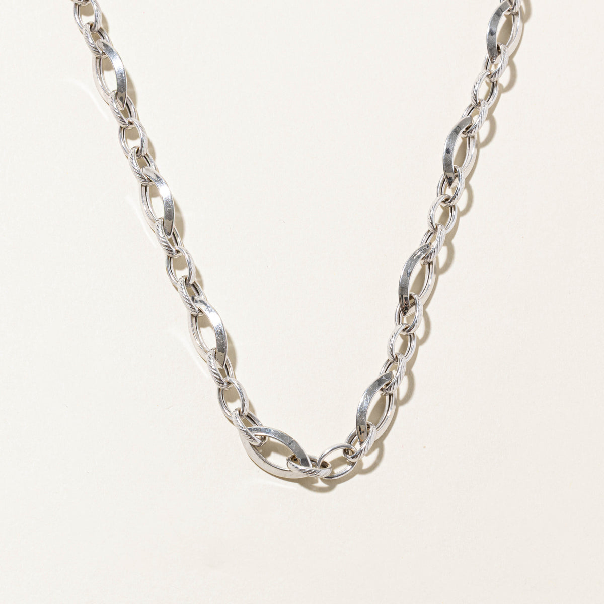 14k White Gold Textured Modified Figaro Chain | 9.43mm | 17"