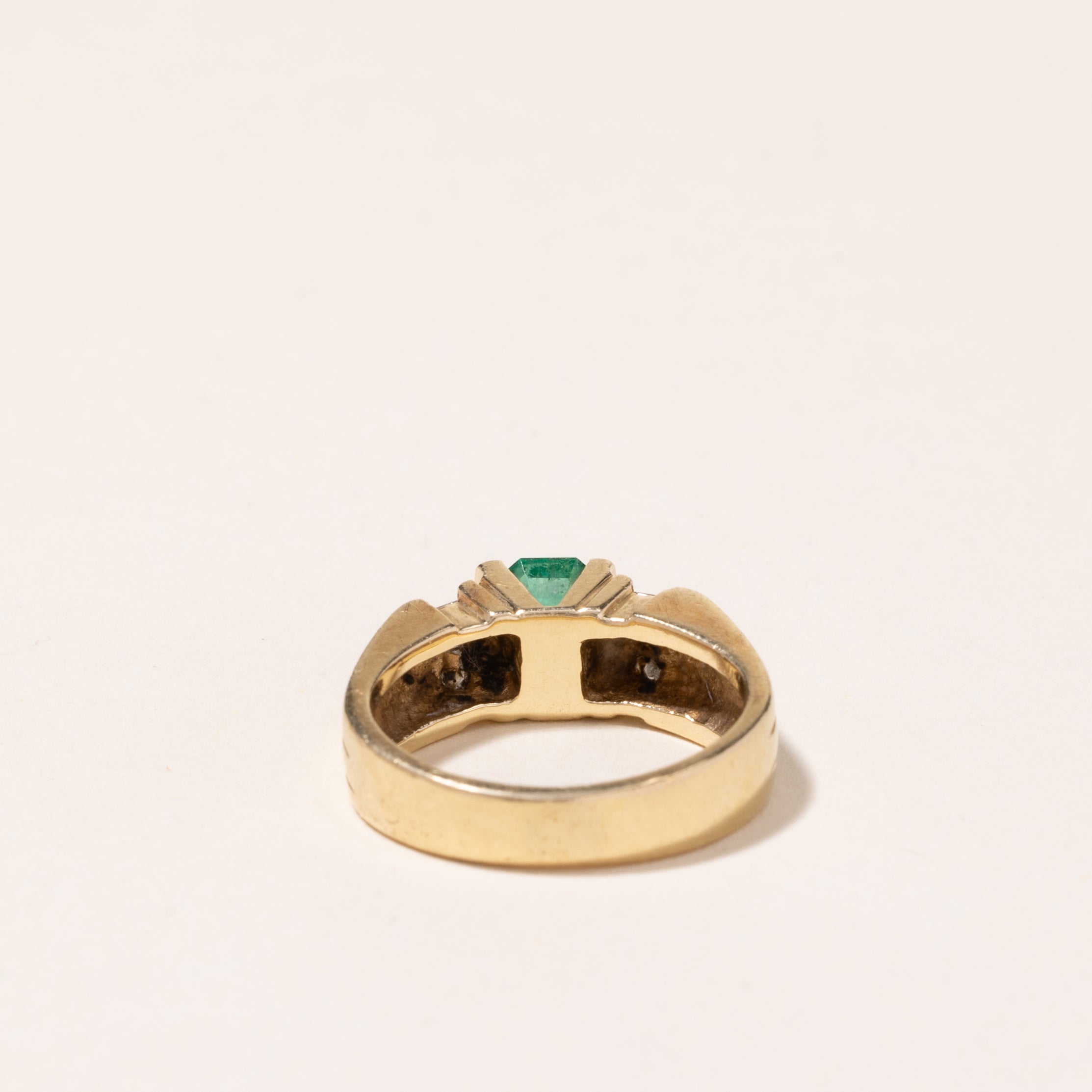 Bague en or jaune 14 carats, émeraude et diamants | 1,02 ct, 0,27 ct au total | Taille 4,75 